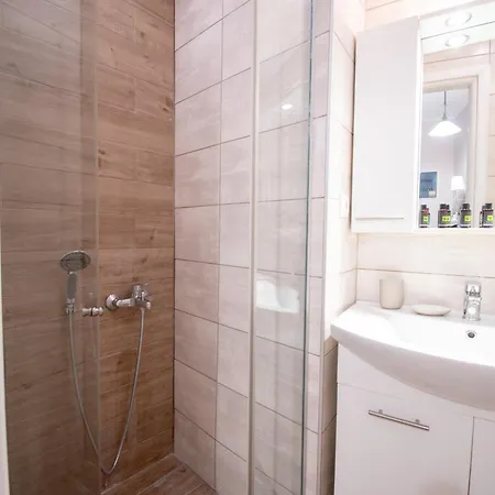 Camelia Apartment *